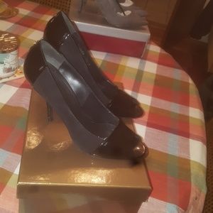 Gucci used patent and suede peep toe pumps